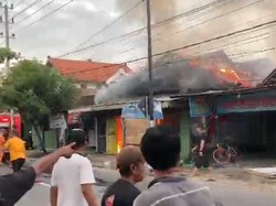 Rumah Makan Padang di Kota Madiun Terbakar, 3 Orang Terluka