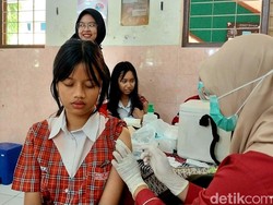 Ribuan Siswa Kota Malang Jalani Vaksinasi HPV Cegah Kanker Serviks