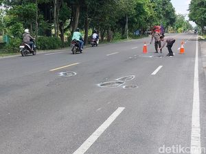 Ranjau Darat di Jalan Raya Sumberejo-Bojonegoro Dicat Agar Terlihat Ranjau Darat di Jalan Raya Sumberejo-Bojonegoro Dicat Agar Terlihat