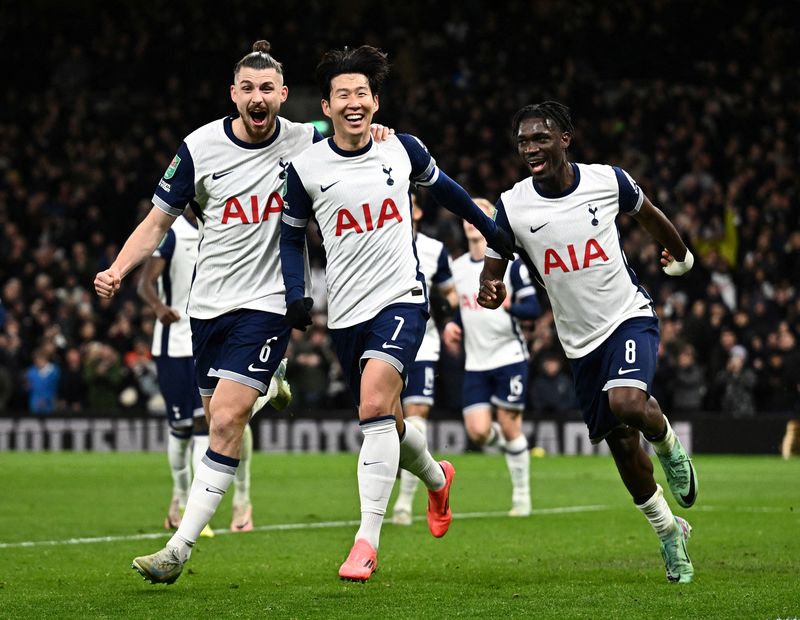 Soccer Football - Carabao Cup - Quarter Final - Tottenham Hotspur v Manchester United - Tottenham Hotspur Stadium, London, Britain - December 19, 2024 Tottenham Hotspur's Son Heung-min celebrates scoring their fourth goal with Radu Dragusin and Yves Bissouma REUTERS/Dylan Martinez EDITORIAL USE ONLY. NO USE WITH UNAUTHORIZED AUDIO, VIDEO, DATA, FIXTURE LISTS, CLUB/LEAGUE LOGOS OR 'LIVE' SERVICES. ONLINE IN-MATCH USE LIMITED TO 120 IMAGES, NO VIDEO EMULATION. NO USE IN BETTING, GAMES OR SINGLE CLUB/LEAGUE/PLAYER PUBLICATIONS. PLEASE CONTACT YOUR ACCOUNT REPRESENTATIVE FOR FURTHER DETAILS.. TPX IMAGES OF THE DAY