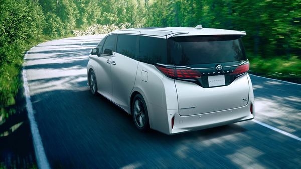 Tampang Toyota Alphard-Vellfire PHEV, Kini Bisa Dicas