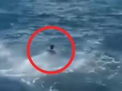 Aksi Nekat Remaja Manado Terjun ke Laut Cari Teman yang Terseret Ombak Tinggi