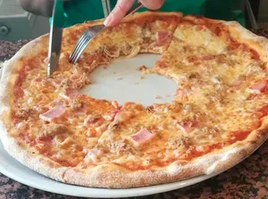 10 Cara Makan Aneh dan Tak Masuk Akal Ini Malah Bikin Repot