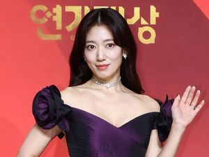 Adu Gaya Artis di SBS Drama Awards 2024, Park Shin Hye Hingga Jeon Mi Do Adu Gaya Artis di SBS Drama Awards 2024, Park Shin Hye Hingga Jeon Mi Do