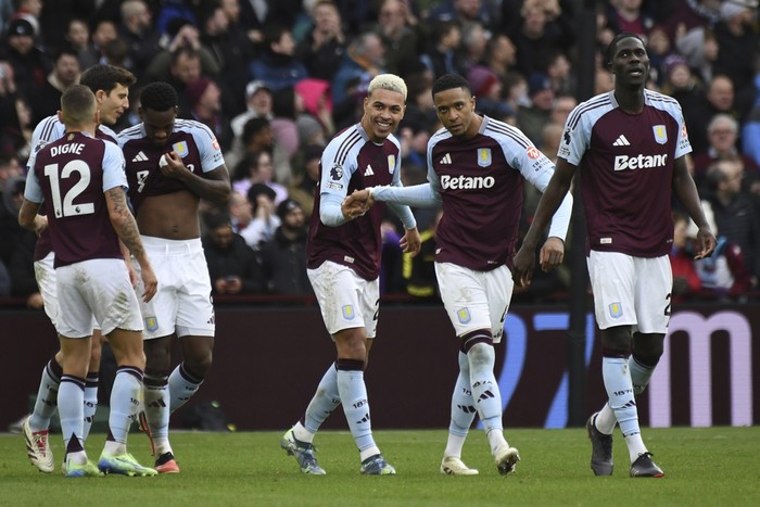 Aston Villas Morgan Rogers, center, celebrates with teammates after scoring his sides second goal during the English Premier League soccer match between Aston Villa and Manchester City, at Villa Park in Birmingham, England, Saturday, Dec. 21, 2024. (AP Photo/Rui Vieira)