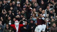 Fans Aston Villa di tempat kelima. Total 71 fansnya ditangkap (Action Images via Reuters/Lee Smith)