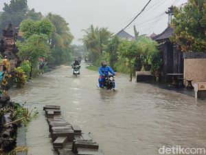Banjir Selutut Orang Dewasa Terjadi di Banjar Megening Tabanan