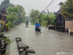 Banjir Selutut Orang Dewasa Terjadi di Banjar Megening Tabanan