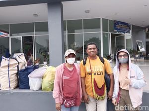 Cerita Berthy Sapulette dari Sorong ke Bandung demi Anak