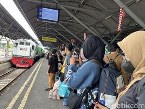 22 Ribu Penumpang Padati Stasiun Daop 8 Surabaya Jelang Liburan Nataru 22 Ribu Penumpang Padati Stasiun Daop 8 Surabaya Jelang Liburan Nataru