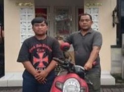 Viral Pemotor di Denpasar Tiba-tiba Setop-Hajar Pengendara Lain