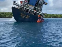 Kapal Kargo MV Kuala Mas Tenggelam di Teluk Kupang, 20 ABK Dievakuasi