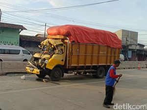 Kecelakaan Beruntun di Pantura Genuk, Sopir Truk Sempat Terjepit Kecelakaan Beruntun di Pantura Genuk, Sopir Truk Sempat Terjepit
