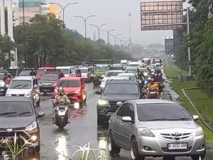 Lalu Lintas di Exit Tol Bogor Padat Sore Ini