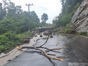 Poros Maros-Bone di Tompo Ladang Tertutup Longsor, Pengendara Putar Balik Poros Maros-Bone di Tompo Ladang Tertutup Longsor, Pengendara Putar Balik