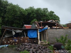 15 Rumah di Ujung Labuang Pinrang Rusak Diterjang Angin Kencang
