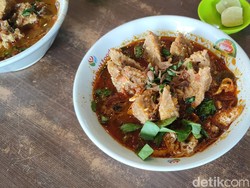 Slurpp! Bakso Aci Jando hingga Urat Nampol di Bakso Laksana Garut