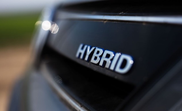 Mobil Hybrid Jangan Pakai BBM Kayak Gini, Pokoknya Jangan!