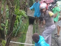 Bocah 10 Tahun di Barru Hilang Terseret Arus Saat Pulang Sekolah