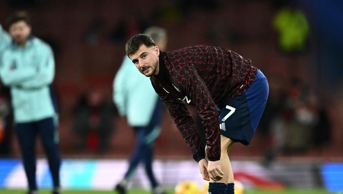 Soccer Football - Premier League - Arsenal v Manchester United - Emirates Stadium, London, Britain - December 4, 2024 Manchester United's Mason Mount during the warm up before the match REUTERS/Dylan Martinez EDITORIAL USE ONLY. NO USE WITH UNAUTHORIZED AUDIO, VIDEO, DATA, FIXTURE LISTS, CLUB/LEAGUE LOGOS OR 'LIVE' SERVICES. ONLINE IN-MATCH USE LIMITED TO 120 IMAGES, NO VIDEO EMULATION. NO USE IN BETTING, GAMES OR SINGLE CLUB/LEAGUE/PLAYER PUBLICATIONS. PLEASE CONTACT YOUR ACCOUNT REPRESENTATIVE FOR FURTHER DETAILS..