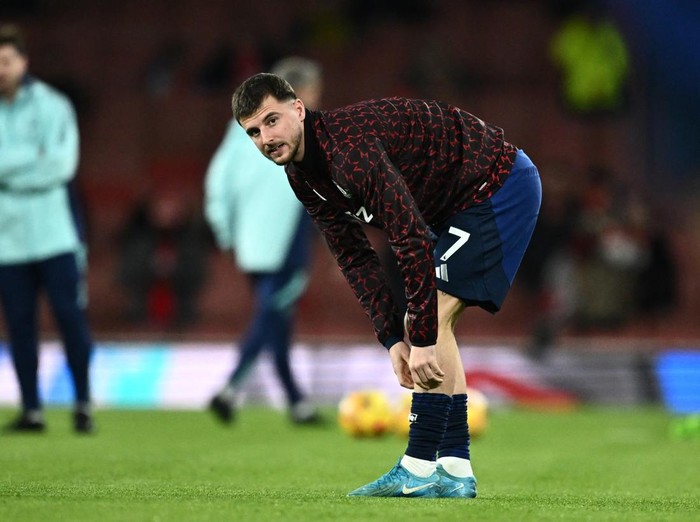 Soccer Football - Premier League - Arsenal v Manchester United - Emirates Stadium, London, Britain - December 4, 2024 Manchester United's Mason Mount during the warm up before the match REUTERS/Dylan Martinez EDITORIAL USE ONLY. NO USE WITH UNAUTHORIZED AUDIO, VIDEO, DATA, FIXTURE LISTS, CLUB/LEAGUE LOGOS OR 'LIVE' SERVICES. ONLINE IN-MATCH USE LIMITED TO 120 IMAGES, NO VIDEO EMULATION. NO USE IN BETTING, GAMES OR SINGLE CLUB/LEAGUE/PLAYER PUBLICATIONS. PLEASE CONTACT YOUR ACCOUNT REPRESENTATIVE FOR FURTHER DETAILS..