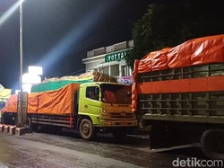 Jalan Poros Pangkep-Barru Sudah 8 Jam Lumpuh Total, Antrean Kendaraan 5 Km