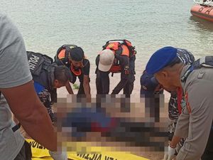 Pilu Anak Autis Ditinggal dalam Mobil Lalu Ibunya Lompat dari Kapal Feri Pilu Anak Autis Ditinggal dalam Mobil Lalu Ibunya Lompat dari Kapal Feri