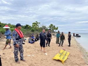 Tekanan Batin Ibu Asal Jember Lompat dari Kapal Feri Usai Suami Tiada Tekanan Batin Ibu Asal Jember Lompat dari Kapal Feri Usai Suami Tiada