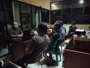 Palak Buruh Pabrik saat Gajian, 6 Warga Sumedang Diciduk