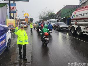 Belasan Ribu Kendaraan Keluar dari Exit Tol Singosari saat Liburan Nataru Belasan Ribu Kendaraan Keluar dari Exit Tol Singosari saat Liburan Nataru