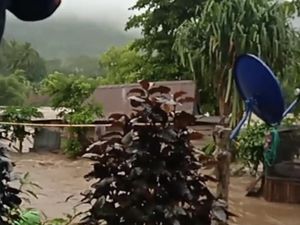 Banjir Terjang Desa Watu Soppeng, 1 Rumah Hanyut Terbawa Arus Banjir Terjang Desa Watu Soppeng, 1 Rumah Hanyut Terbawa Arus