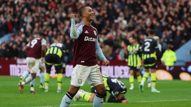 Soccer Football - Premier League - Aston Villa v Manchester City - Villa Park, Birmingham, Britain - December 21, 2024 Aston Villa's Youri Tielemans celebrates after Morgan Rogers scores their second goal Action Images via Reuters/Lee Smith EDITORIAL USE ONLY. NO USE WITH UNAUTHORIZED AUDIO, VIDEO, DATA, FIXTURE LISTS, CLUB/LEAGUE LOGOS OR 'LIVE' SERVICES. ONLINE IN-MATCH USE LIMITED TO 120 IMAGES, NO VIDEO EMULATION. NO USE IN BETTING, GAMES OR SINGLE CLUB/LEAGUE/PLAYER PUBLICATIONS. PLEASE CONTACT YOUR ACCOUNT REPRESENTATIVE FOR FURTHER DETAILS..