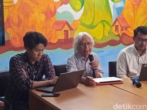 Yos Suprapto Sebut Kurator Sempat Lihat Lukisan Vulgar dan Tak Larang Dipamerkan Yos Suprapto Sebut Kurator Sempat Lihat Lukisan Vulgar dan Tak Larang Dipamerkan