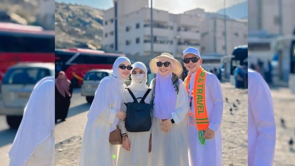 7 Potret Ayu Ting Ting Umrah Bareng Keluarga, Tampil Serba Hermes