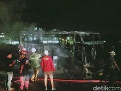 Bus Rombongan Wisata Religi Masjid Zayed Solo Ludes Terbakar di Klaten