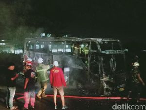 Bus Rombongan Wisata Religi Masjid Zayed Solo Ludes Terbakar di Klaten Bus Rombongan Wisata Religi Masjid Zayed Solo Ludes Terbakar di Klaten