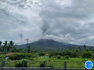Gunung Lewotobi Laki-laki Meletus Lagi, Lontarkan Kolom Abu 1,2 Km