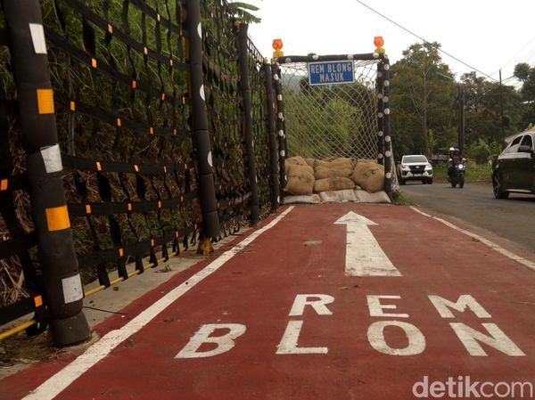 Jaring Pengaman Penyelamat Motor Rem Blong di Punclut Bandung