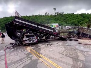 Video: Kecelakaan Maut Bus dengan Truk di Brasil Tewaskan 38 Orang