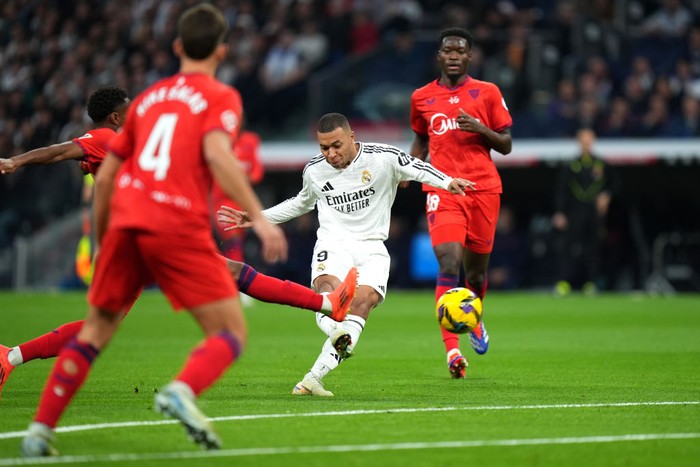 MADRID, SPAIN - DECEMBER 22: Kylian Mbappe of Real Madrid scores his team's first goal during the LaLiga match between Real Madrid CF and Sevilla FC at Estadio Santiago Bernabeu on December 22, 2024 in Madrid, Spain. (Photo by Angel Martinez/Getty Images)