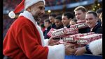 Meme Pep Guardiola Jadi Sinterklas, Bagi-bagi Kado 3 Poin