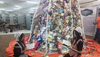 10 Ide Pohon Natal Unik dan Kreatif Lengkap Cara Buatnya
