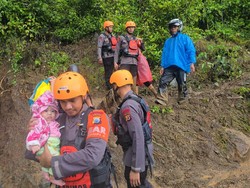Polisi Buka Posko Darurat hingga Evakuasi Warga Terdampak Banjir di Sulsel