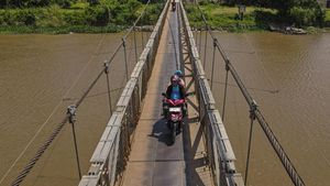 Potret Jembatan Gantung untuk Pangkas Waktu di Konawe