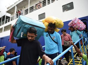 Potret Pelabuhan Samarinda Dipadati Pemudik Libur Nataru 2024/2025