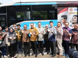 Meluncur 2025, QRIS Tap Bakal Jangkau Transportasi Umum-Ritel