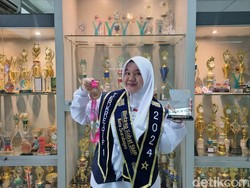 Dongeng Pakai Ukulele Antarkan Siswi SMP Surabaya Raih Juara Nasional