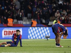 Hansi Flick: Barca Main Bagus, tapi Hasilnya Tidak