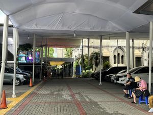 Gereja Katedral Bersiap Sambut Natal, Tenda hingga Dekorasi Mulai Dipasang Gereja Katedral Bersiap Sambut Natal, Tenda hingga Dekorasi Mulai Dipasang