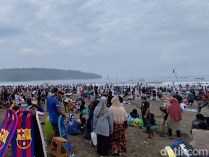Jelang Nataru, Pantai Pangandaran Sudah Dibanjiri Pengunjung Jelang Nataru, Pantai Pangandaran Sudah Dibanjiri Pengunjung